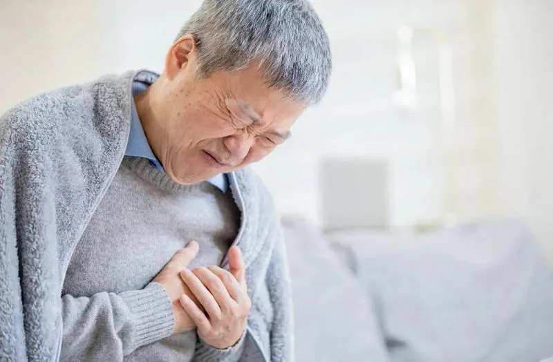 đau ngực hẹp mạch vành