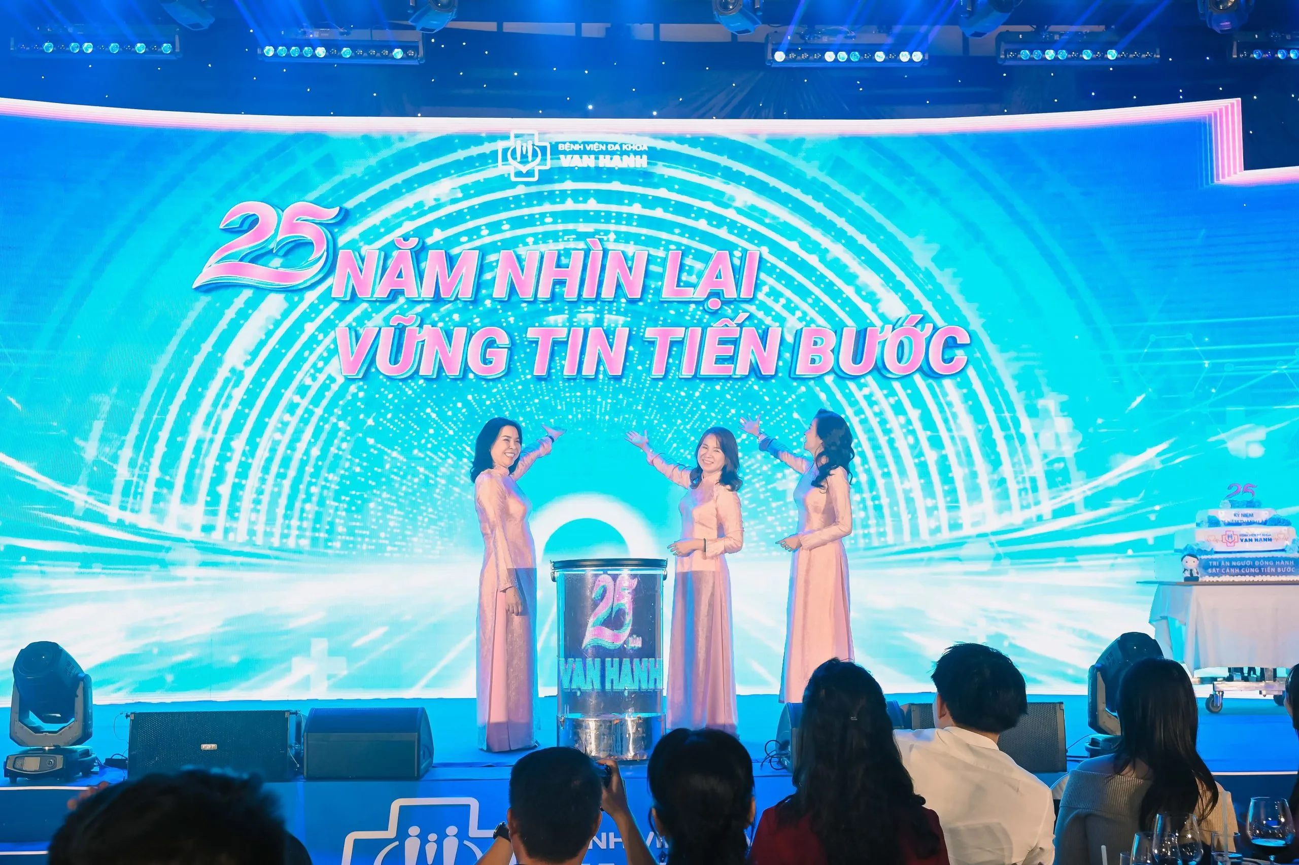 kỷ niệm 25 năm thành lập bệnh viện đa khoa Vạn Hạnh