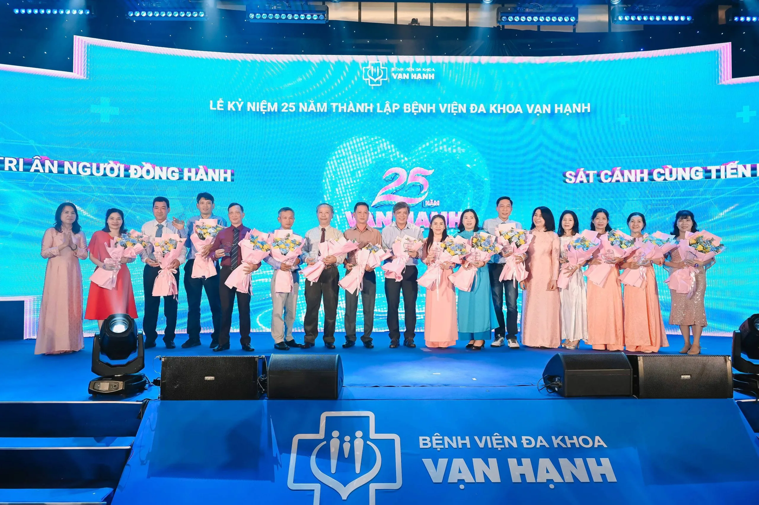 kỷ niệm 25 năm thành lập bệnh viện đa khoa Vạn Hạnh