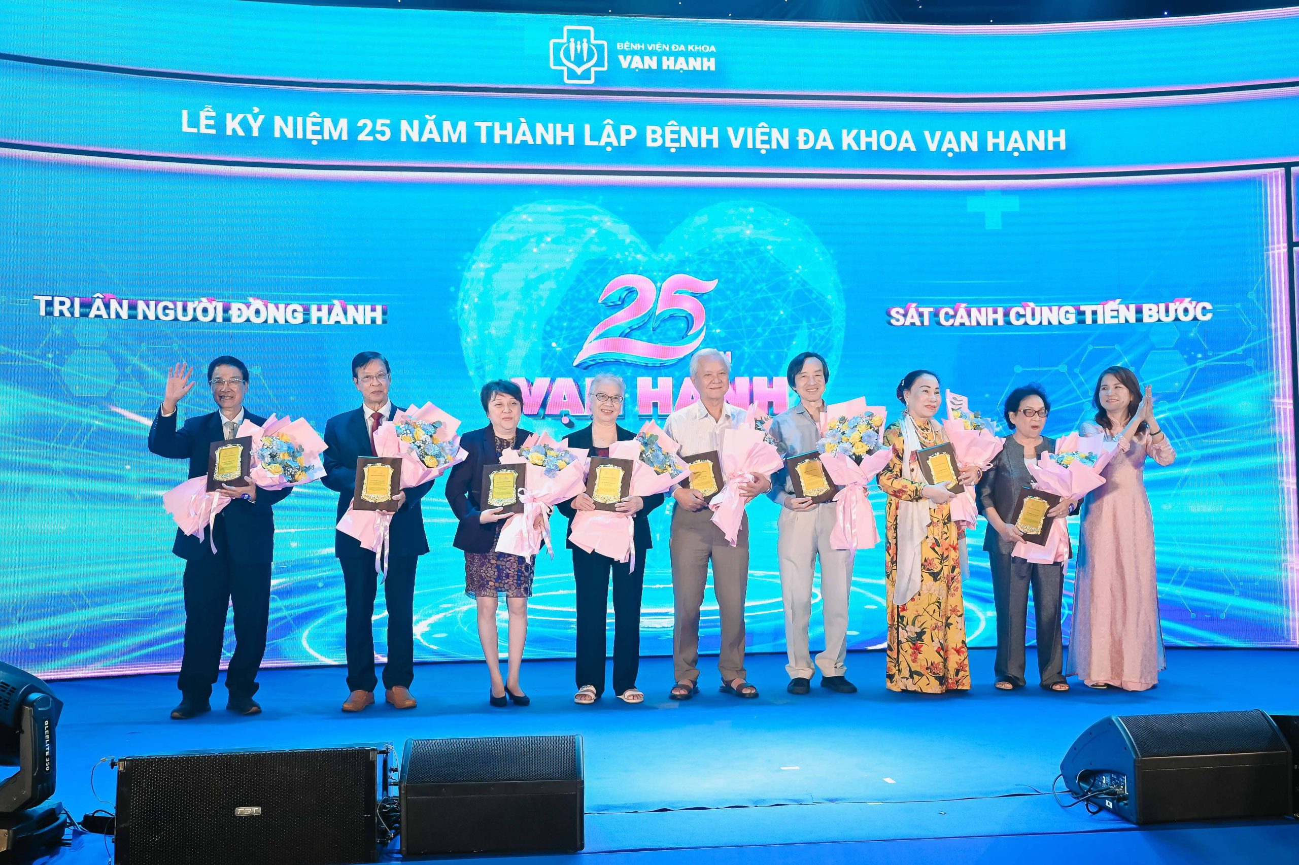 kỷ niệm 25 năm thành lập bệnh viện đa khoa Vạn Hạnh