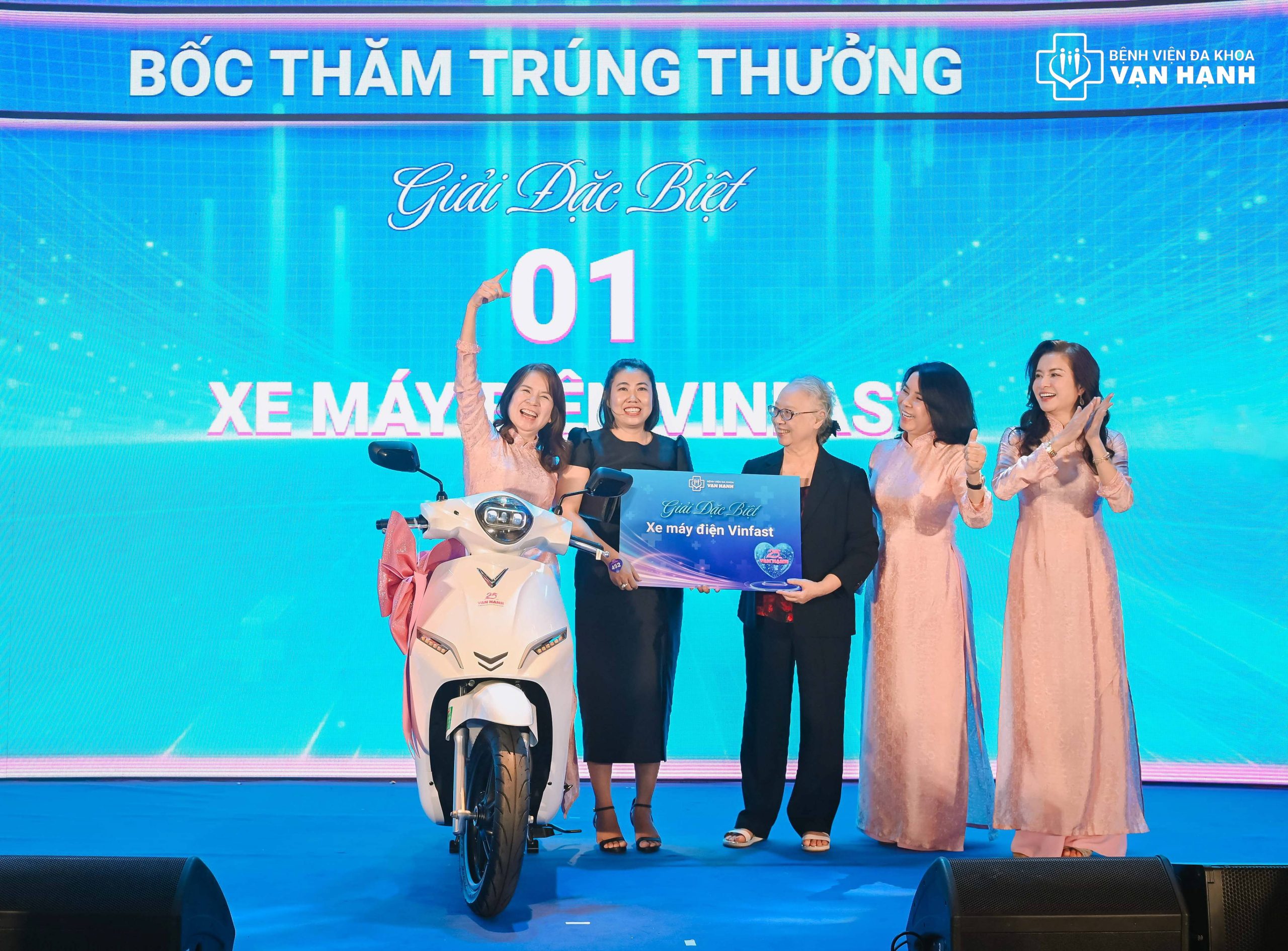 kỷ niệm 25 năm thành lập bệnh viện đa khoa Vạn Hạnh