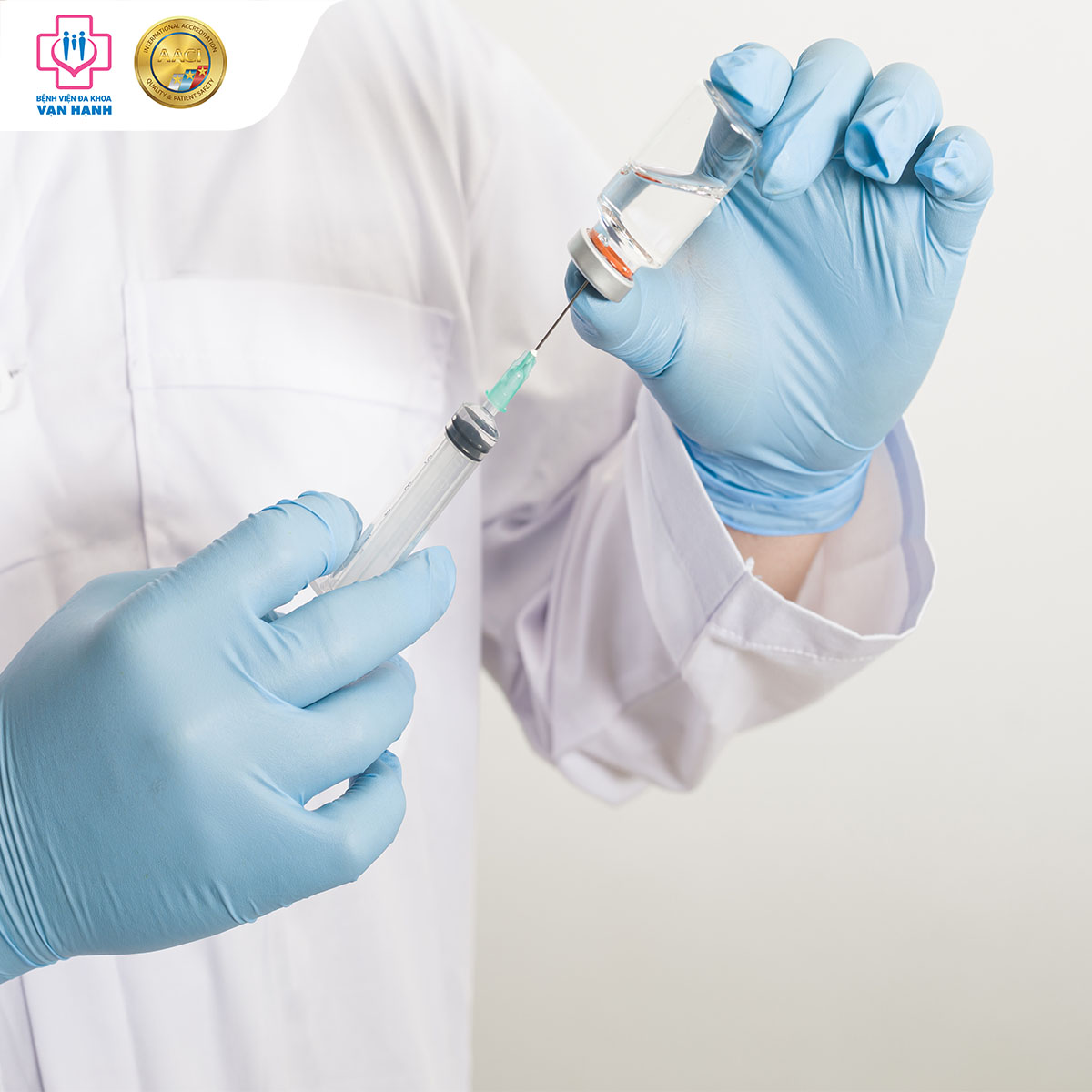 Tiêm vaccine phòng ngừa Viêm Não Mô Cầu